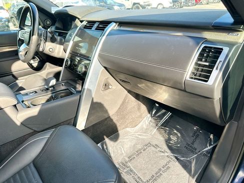 Used 2023 Land Rover Discovery Metropolitan Edition image 29