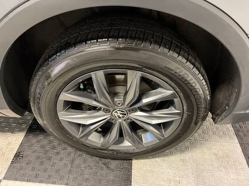 Certified 2023 Volkswagen Tiguan SE FWD image 16