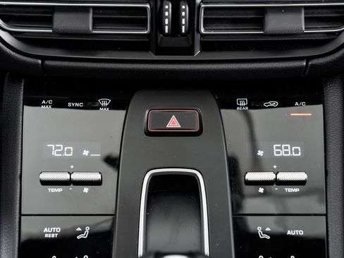 Used 2025 Porsche Macan image 19