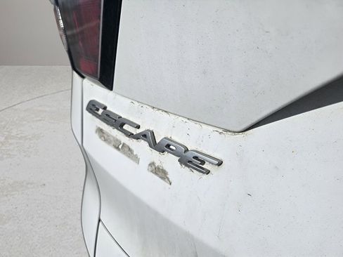 Used 2018 Ford Escape SE image 10