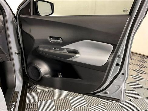 Used 2024 Nissan Kicks SR w/ SR Premium Package FWD image 25