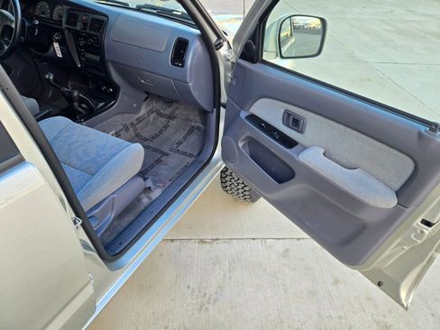 Used 2000 Toyota 4Runner SR5 image 19