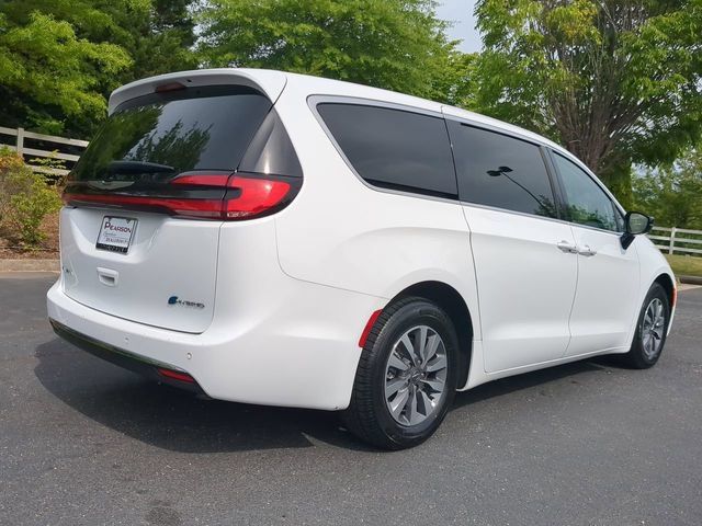 Used 2024 Chrysler Pacifica Limited FWD image 4