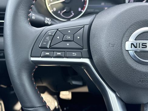 Used 2023 Nissan Sentra SR w/ SR Premium Package image 9