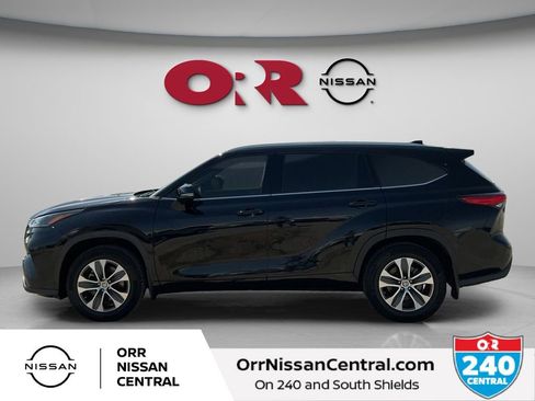 Used 2022 Toyota Highlander XLE AWD/4WD image 8