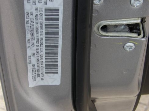 Used 2019 Jeep Cherokee Latitude Plus w/ Cold Weather Group image 17