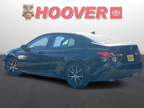 Used 2025 Toyota Camry SE FWD image 8