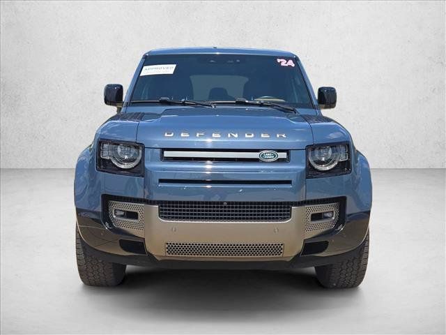 Used 2024 Land Rover Defender 110 X-Dynamic SE AWD/4WD image 2