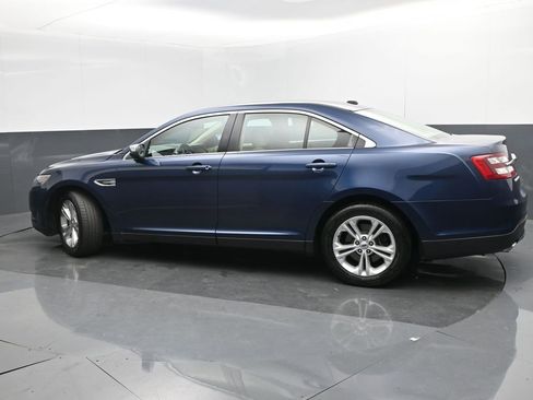 Used 2017 Ford Taurus SE image 3