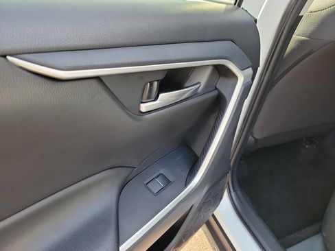Used 2025 Toyota RAV4 XLE FWD image 18
