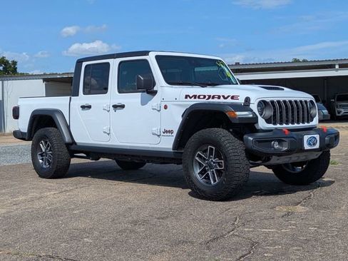 Used 2024 Jeep Gladiator Mojave AWD/4WD image 2