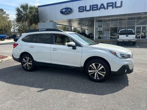 Used 2019 Subaru Outback 2.5i Limited image 1