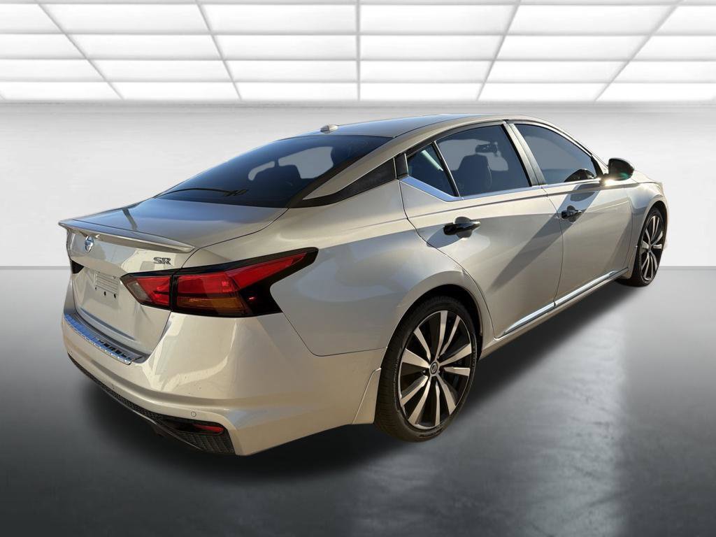Used 2021 Nissan Altima 2.5 SR w/ SR Premium Package FWD image 2