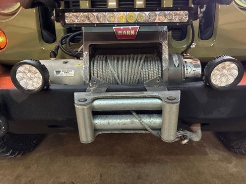 Used 2013 Jeep Wrangler Unlimited Rubicon image 9