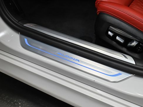 Used 2022 BMW ALPINA B7 xDrive w/ Luxury Rear Seating Package image 26