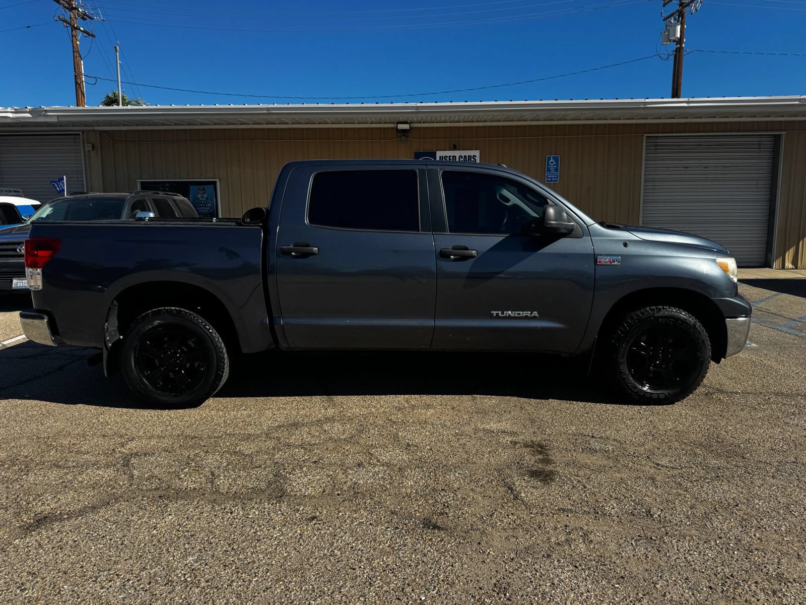 Used 2010 Toyota Tundra 4x4 CrewMax w/ Tow Pkg image 3