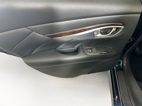 Used 2017 INFINITI Q70 3.7 image 26