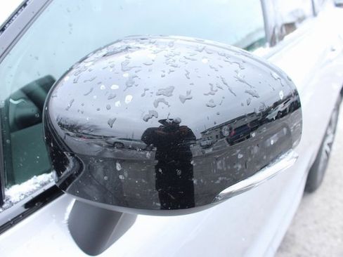 Used 2025 Volvo XC60 B5 Plus image 7