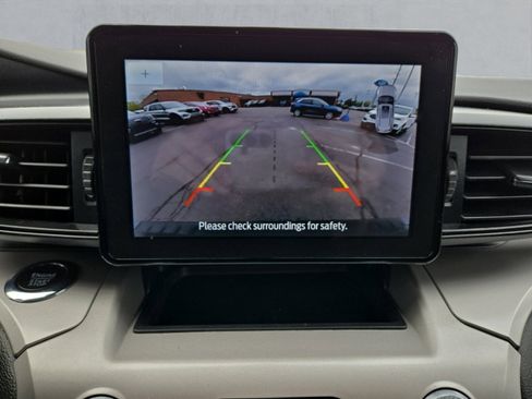 Used 2023 Ford Explorer XLT AWD/4WD image 19