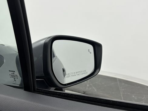 Used 2023 Nissan Versa SV image 32