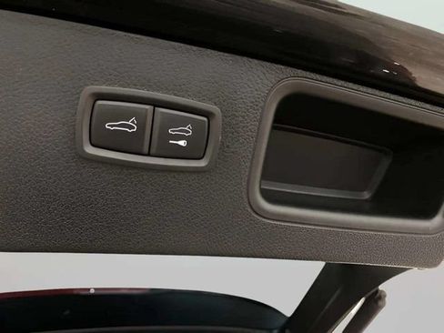 Used 2023 Porsche Macan AWD/4WD image 9