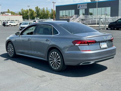 Used 2022 Volkswagen Passat 2.0T FWD image 5