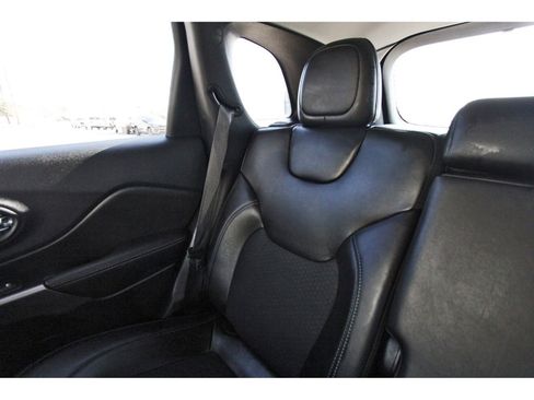 Used 2021 Jeep Cherokee Latitude Plus image 14