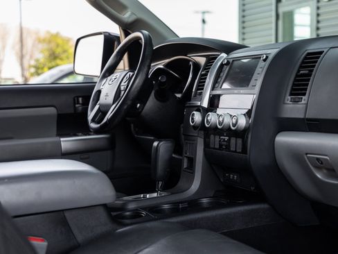 Used 2020 Toyota Sequoia SR5 image 46