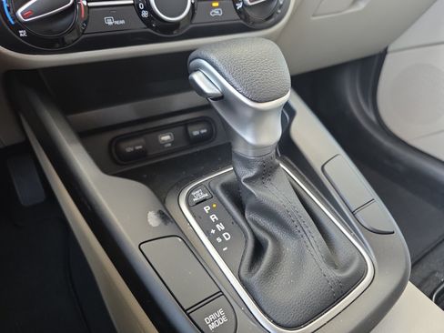 Certified 2025 Kia Soul LX w/ LX Technology Package FWD image 20