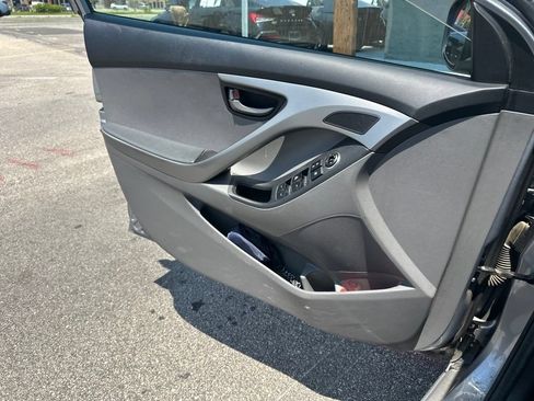 Used 2014 Hyundai Elantra SE FWD image 9