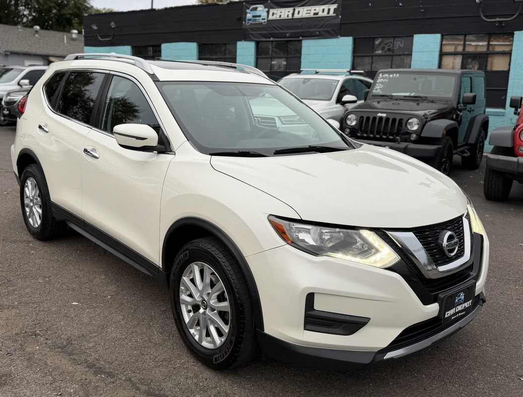 Used 2017 Nissan Rogue SV AWD/4WD image 1