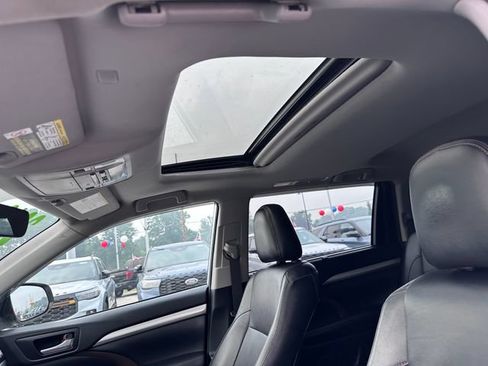 Used 2018 Toyota Highlander XLE AWD/4WD image 14