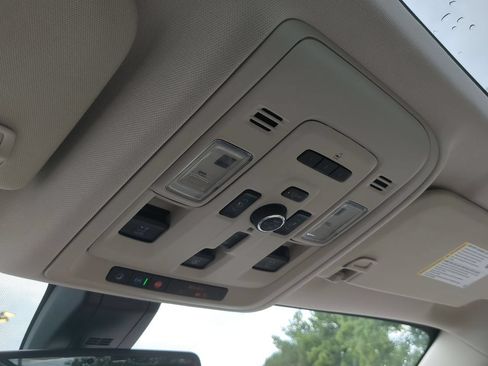 Used 2022 GMC Yukon XL Denali AWD/4WD image 36