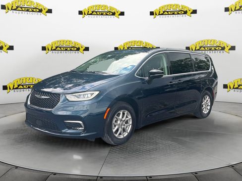 Used 2024 Chrysler Pacifica Touring-L FWD image 1