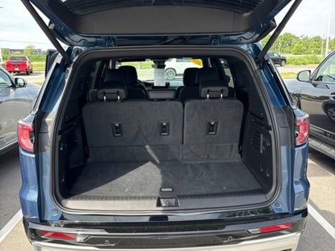 Used 2025 GMC Acadia Denali w/ Super Cruise Package FWD image 14