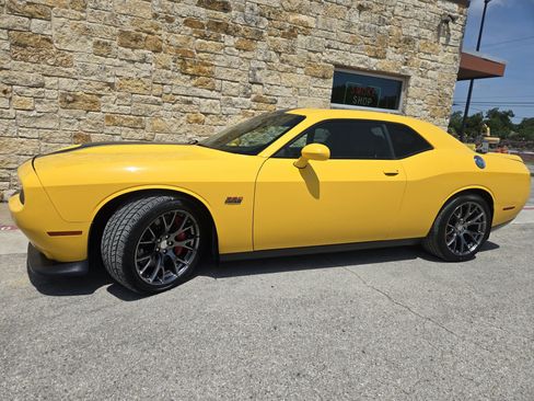 Used 2017 Dodge Challenger SRT w/ Technology Group RWD image 2