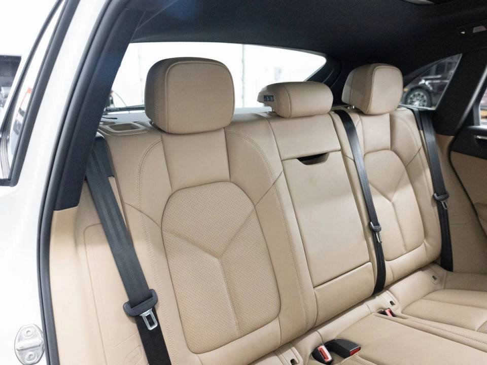 Certified 2026 Porsche Macan AWD/4WD image 20