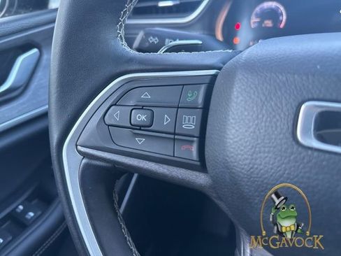 Used 2022 Jeep Grand Cherokee Limited w/ Luxury Tech Group II image 31