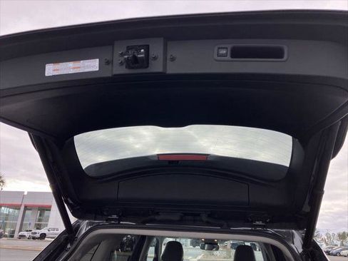 Certified 2023 Toyota Highlander XLE image 26