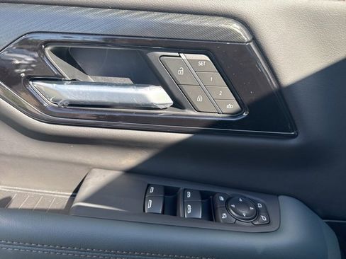 New 2025 GMC Yukon XL AT4 w/ AT4 Premium Plus Package image 10