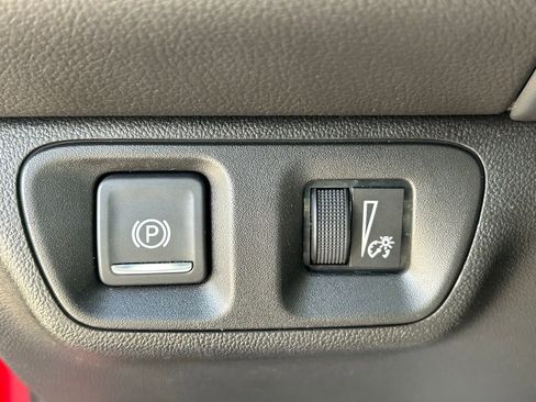 Used 2023 GMC Acadia SLT image 32