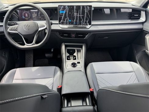 New 2025 Volkswagen Tiguan SE image 16