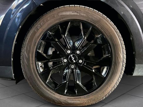 Used 2022 Kia Carnival SX Prestige image 10