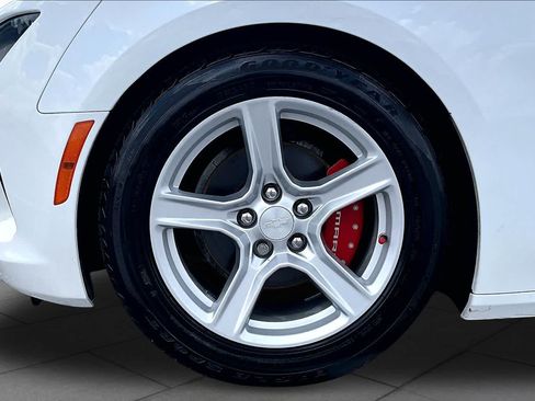 Used 2016 Chevrolet Camaro LT w/ Technology Package RWD image 11