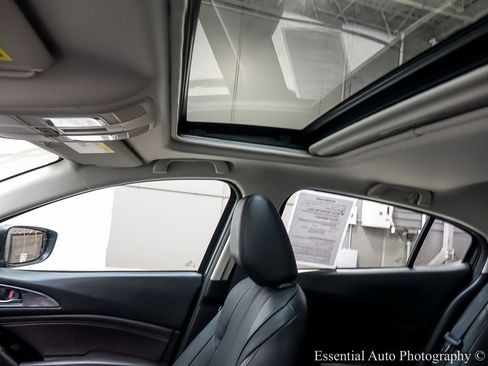 Used 2018 MAZDA MAZDA3 Grand Touring image 12