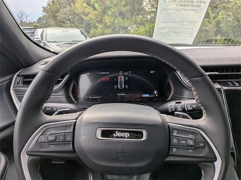 Certified 2023 Jeep Grand Cherokee Altitude image 30