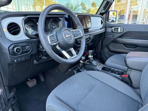 Used 2025 Jeep Wrangler Unlimited Sahara w/ Safety Group image 31