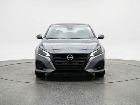 Used 2025 Nissan Altima 2.5 SV FWD image 1