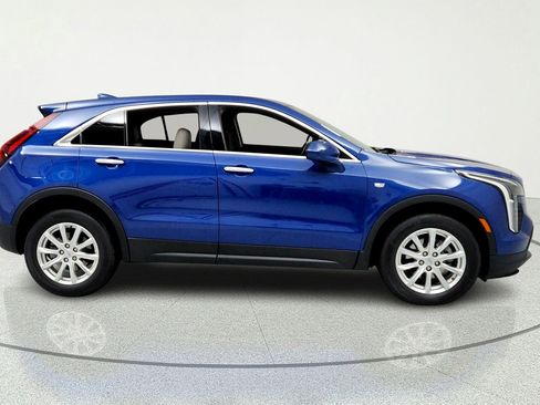 Certified 2023 Cadillac XT4 Luxury w/ Cold Weather Package AWD/4WD image 6