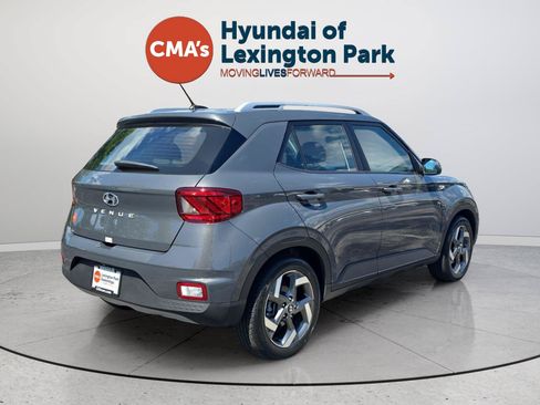 Certified 2025 Hyundai Venue SEL FWD image 7